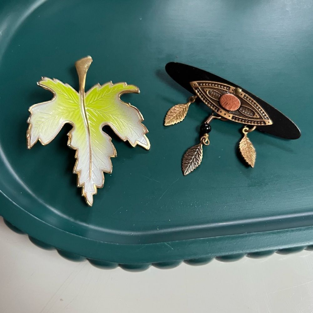 Unique Vintage Pair of Leaf Themed Brooch Pins